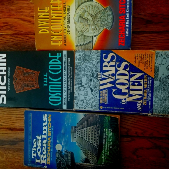 4 copys of earth chronical series books by Zecharia Sitchin - Picture 1 of 5